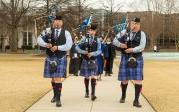 <a href='http://tngxod.gypsyleina.com'>最靠谱的网赌软件</a>'s commencement exercises are filled with inspiration and moments of joy as the bagpipers walk across the seal on Kaufman Mall. 图Chuck Thomas/ODU