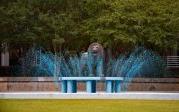 Dyeing the water blue at the Monarch fountain is a Homecoming tradition. 图Chuck Thomas/ODU